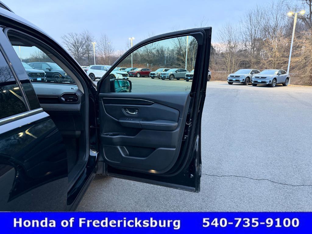 Used 2025 Honda Pilot Elite image 21