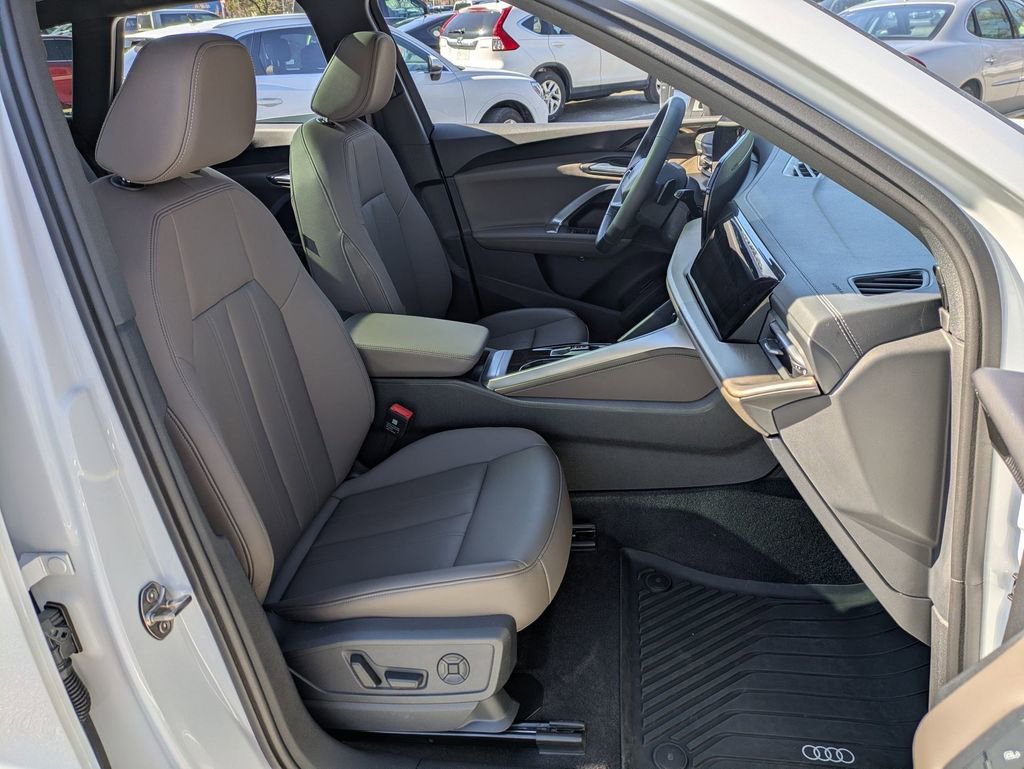Certified 2025 Audi Q5 Premium w/ Convenience Package image 23