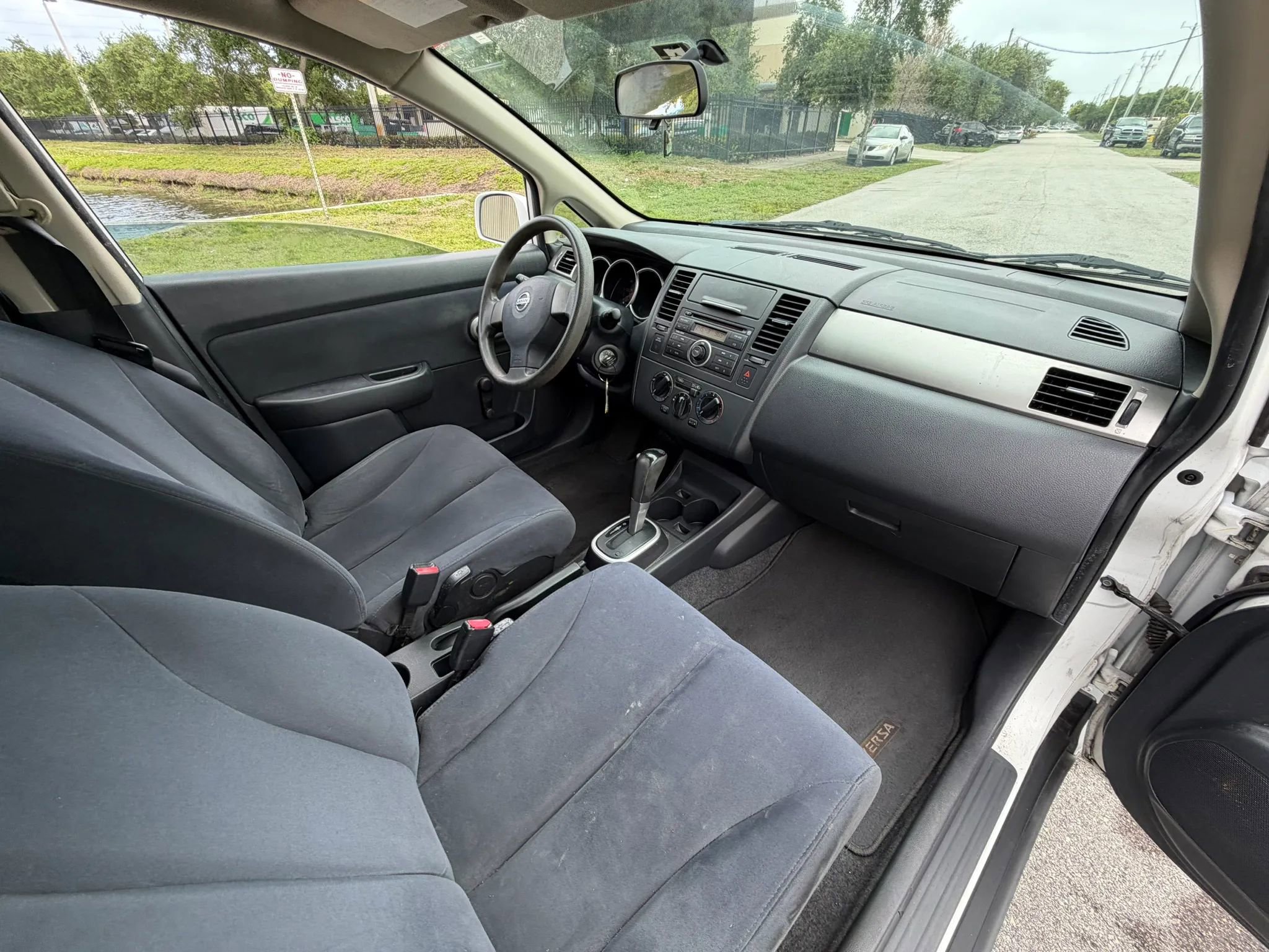 Used 2009 Nissan Versa 1.8 S image 26