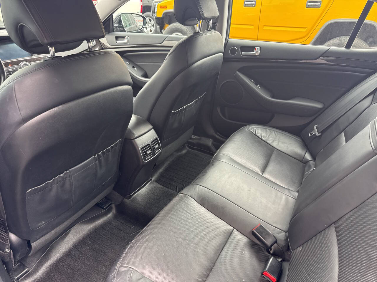 Used 2015 Kia Cadenza Premium w/ Technology Package FWD image 18