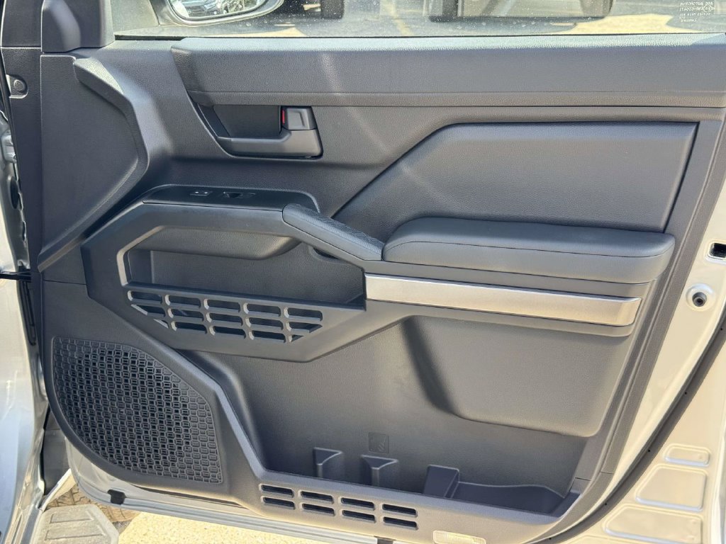Certified 2025 Toyota 4Runner SR5 AWD/4WD image 12