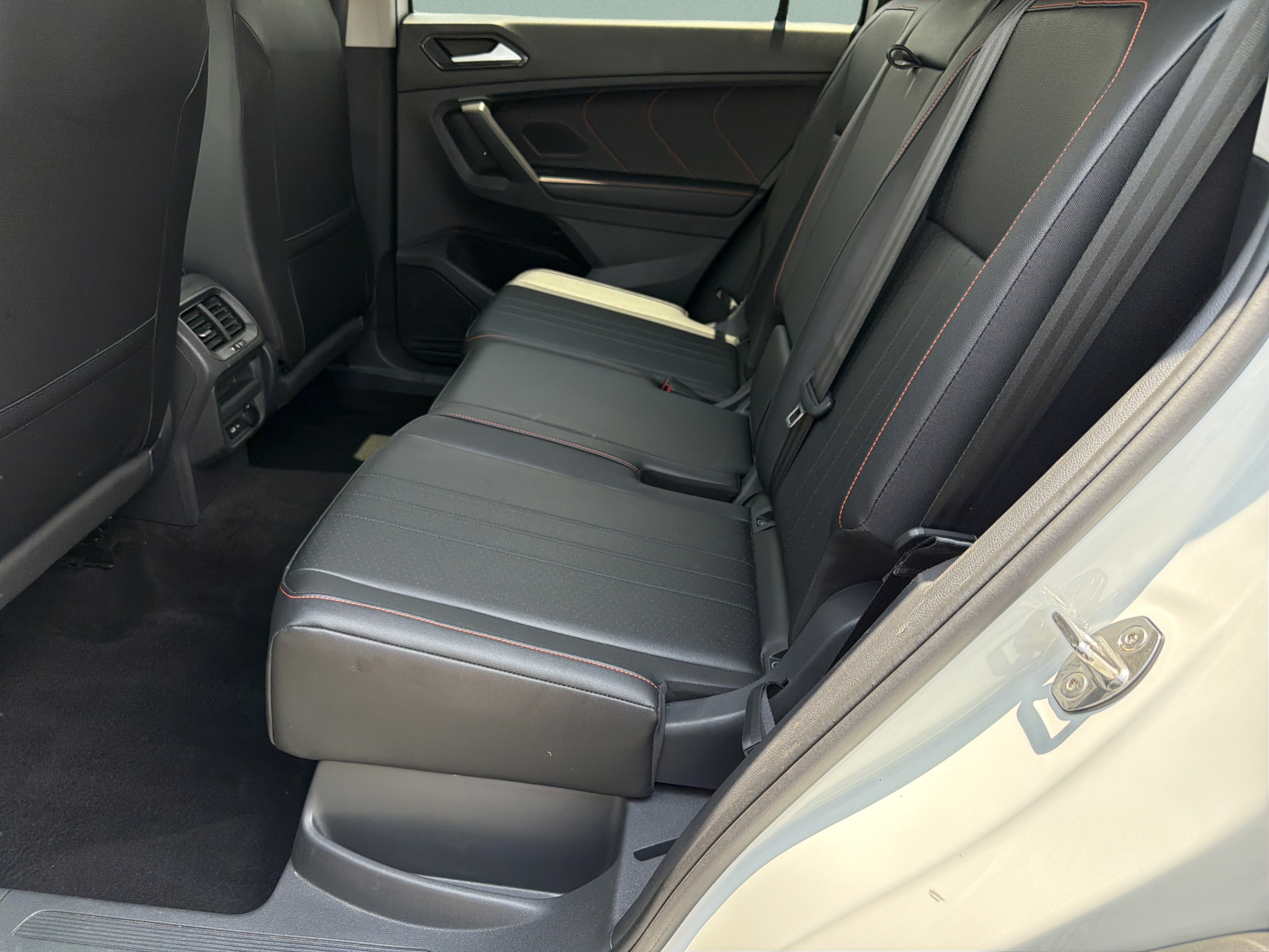 Used 2024 Volkswagen Tiguan Wolfsburg Edition AWD/4WD image 22