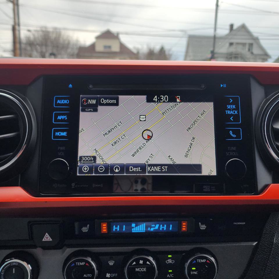 Used 2016 Toyota Tacoma TRD Off-Road w/ Premium & Technology Package image 11