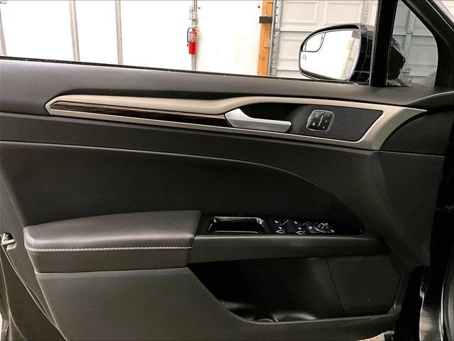 Used 2015 Ford Fusion SE w/ Equipment Group 202A AWD/4WD image 22