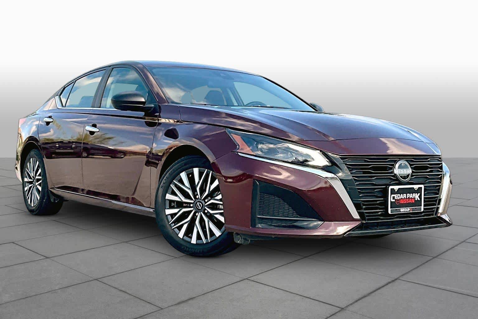 Used 2025 Nissan Altima 2.5 SV FWD image 3