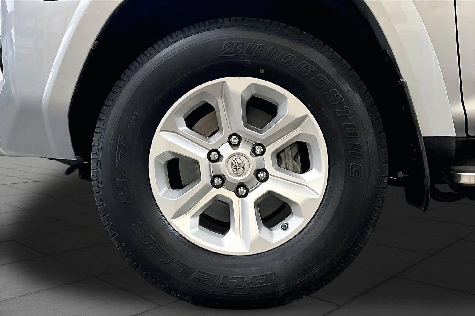 Used 2019 Toyota 4Runner SR5 Premium RWD image 10