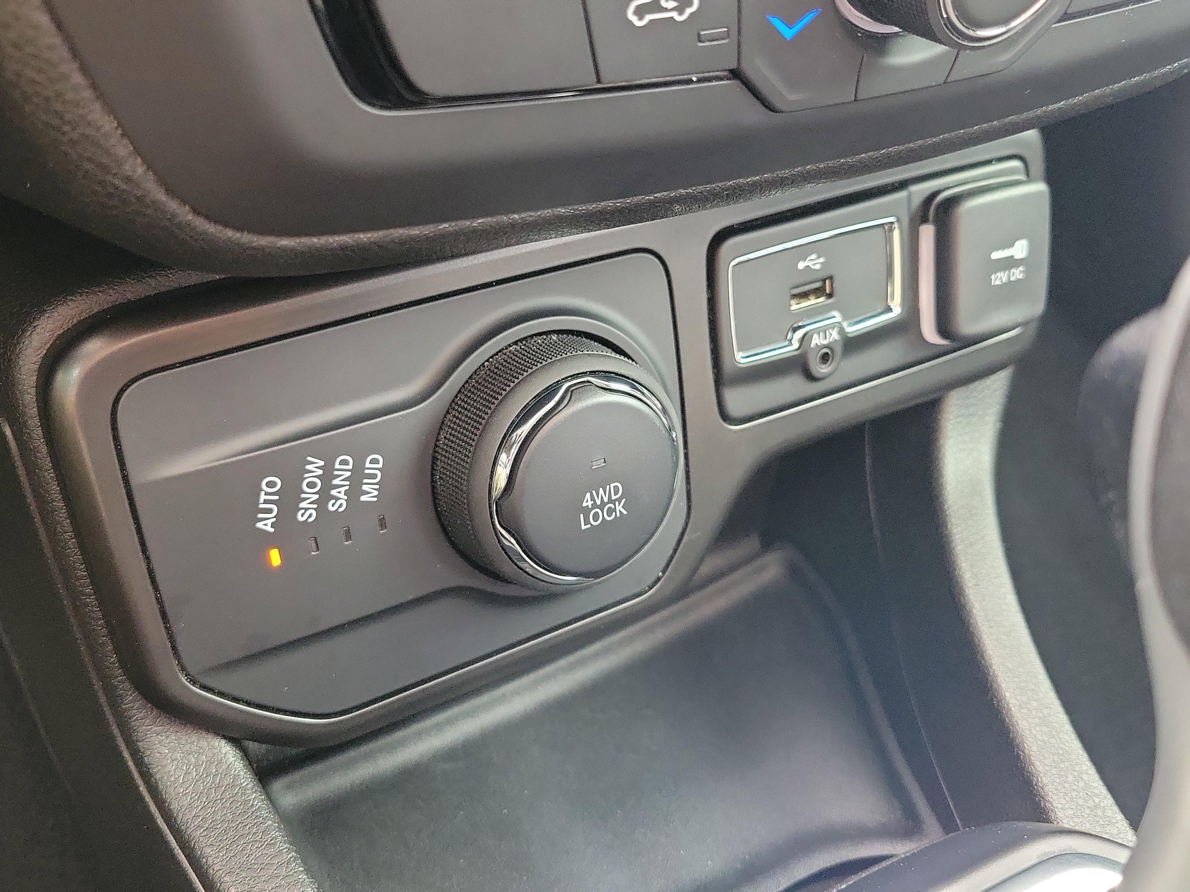 Used 2021 Jeep Renegade Latitude AWD/4WD image 36