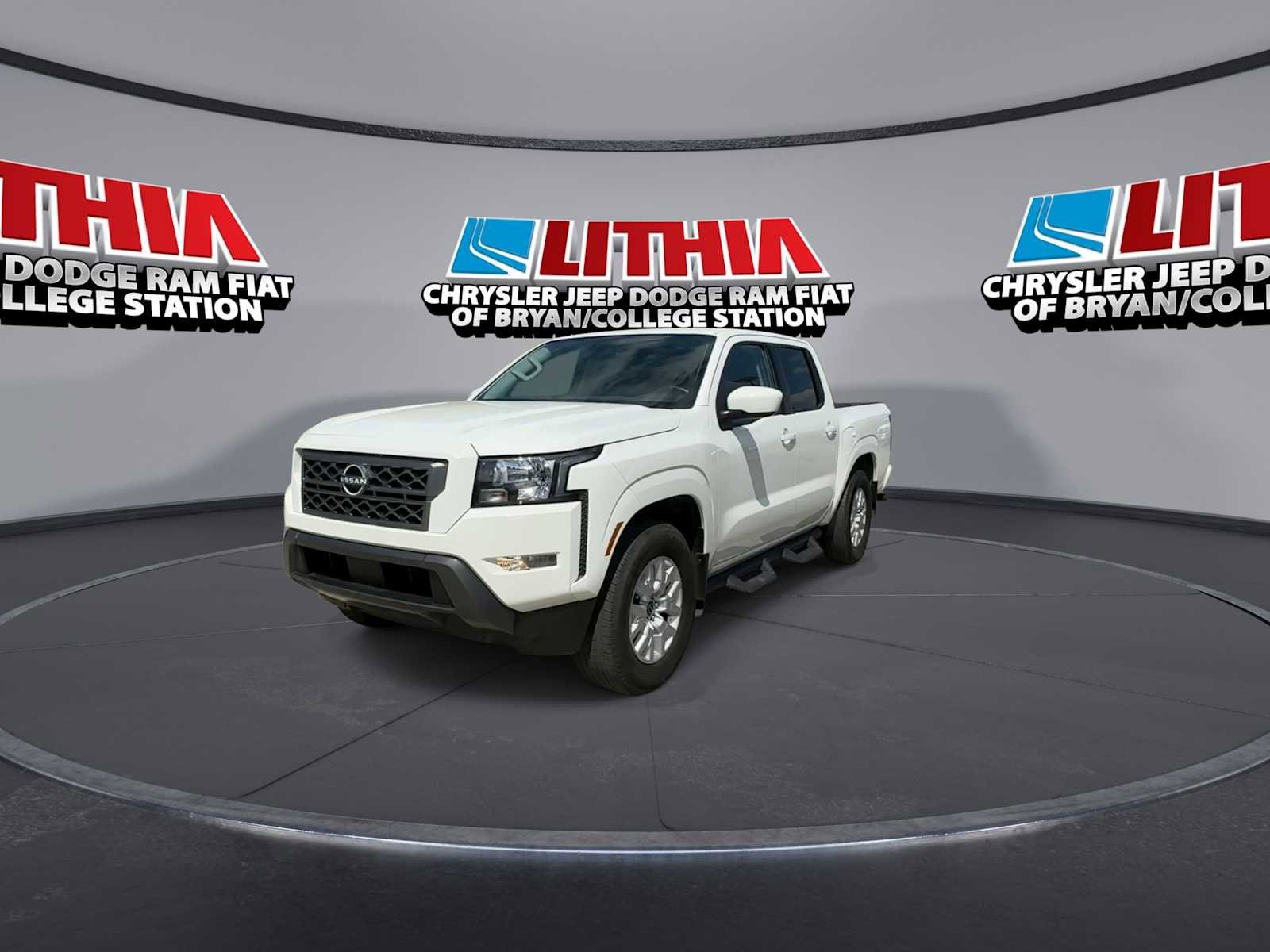Used 2022 Nissan Frontier SV image 3