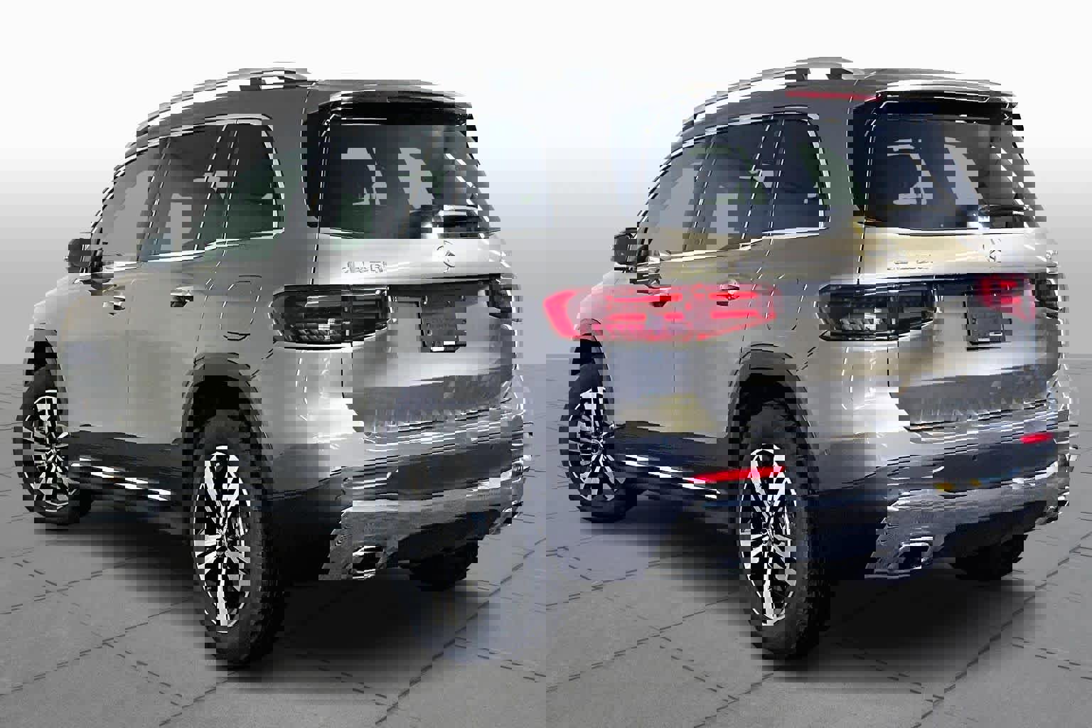 New 2026 Mercedes-Benz GLB 250 4MATIC image 3