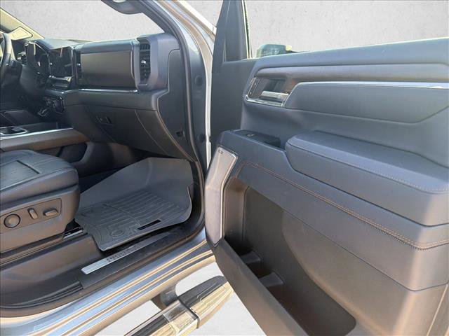 Used 2024 Chevrolet Silverado 3500 High Country w/ High Country Premium Package AWD/4WD image 23