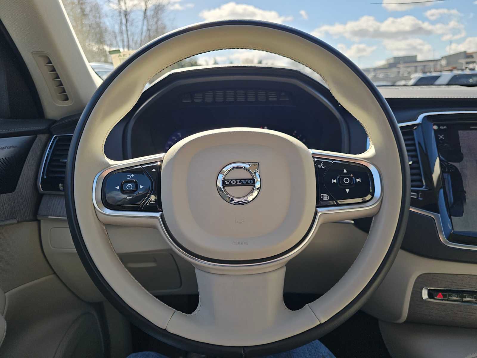 Certified 2023 Volvo XC90 B6 Ultimate w/ Protection Package Premier image 26