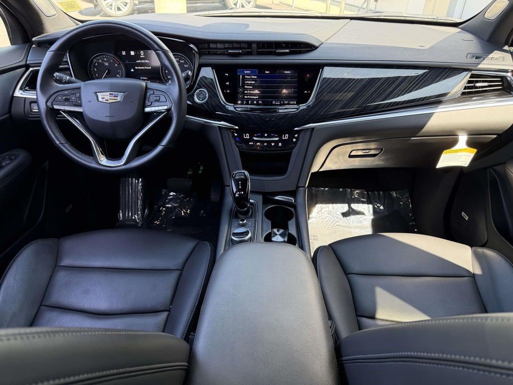 Certified 2025 Cadillac XT6 Premium Luxury w/ Technology Package AWD/4WD image 16
