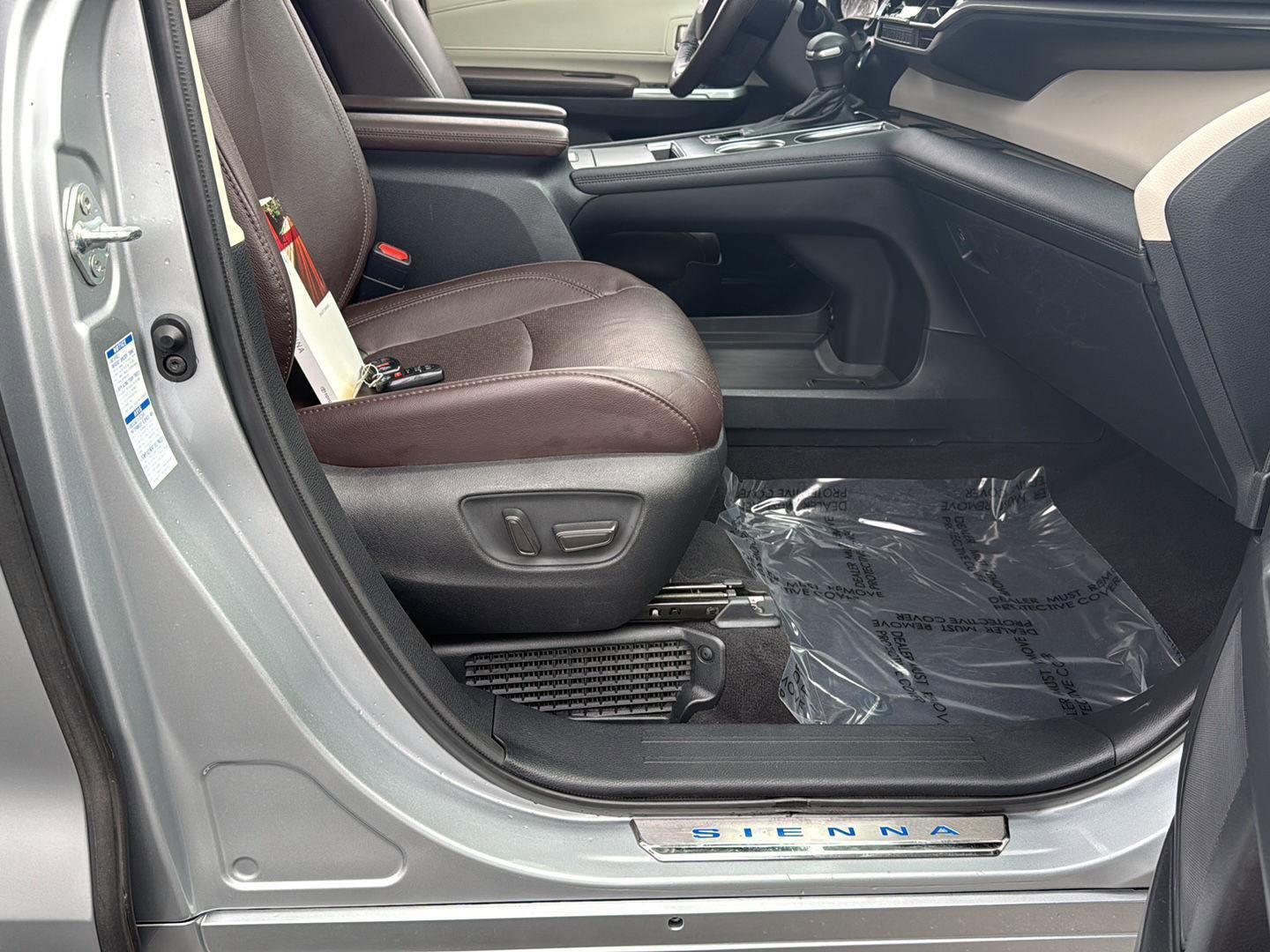 Used 2022 Toyota Sienna Platinum image 17