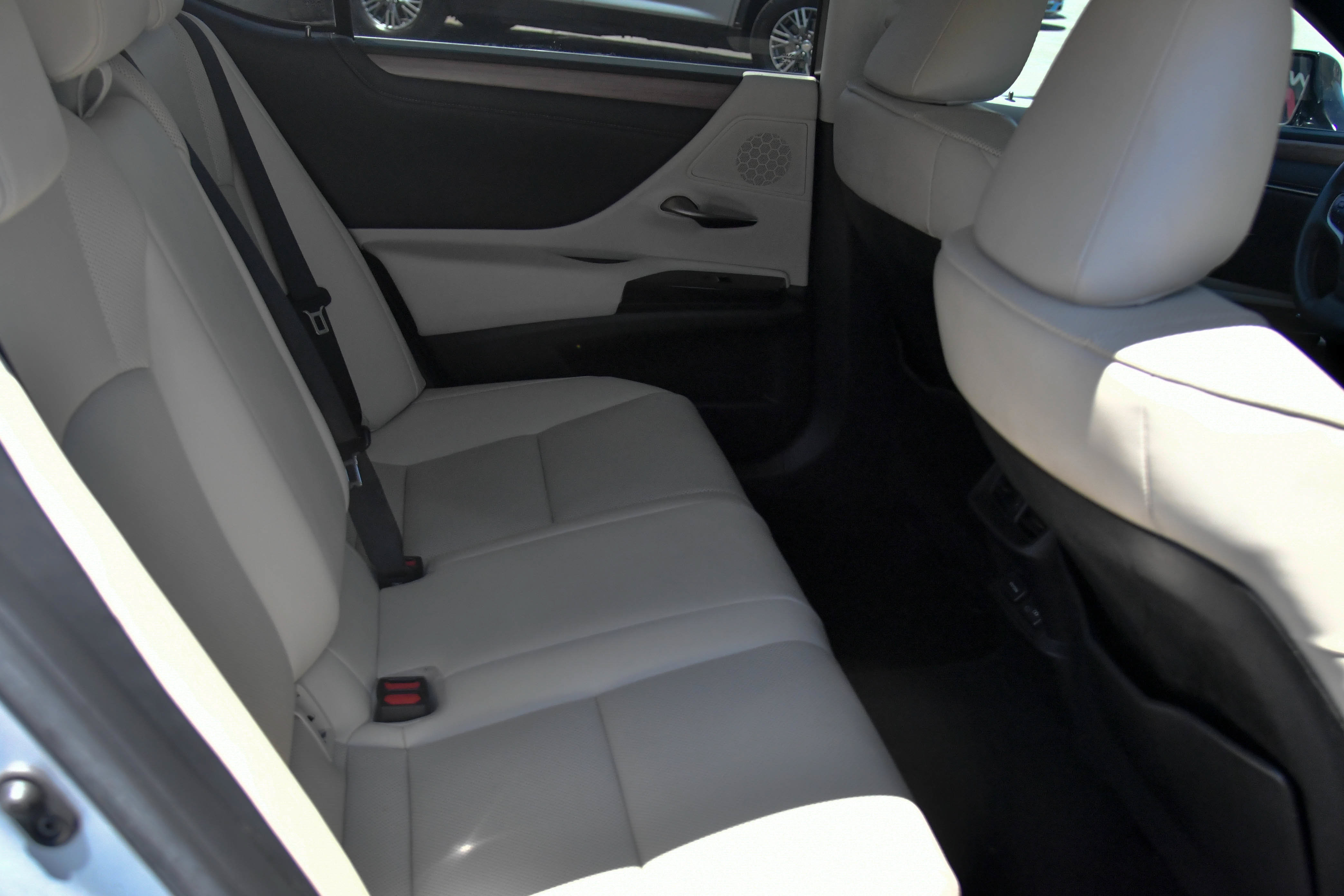 Used 2023 Lexus ES 300h w/ Premium Package FWD image 47