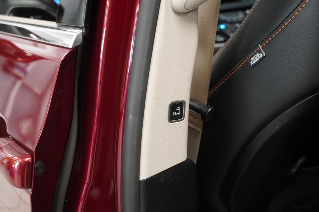 Used 2017 Chrysler Pacifica Touring-L FWD image 27