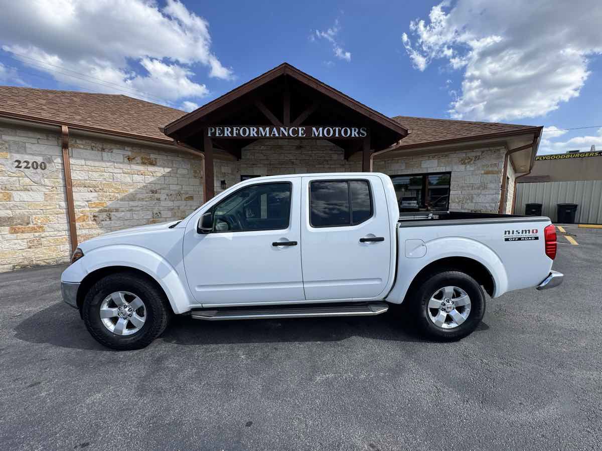 Used 2010 Nissan Frontier SE RWD image 2