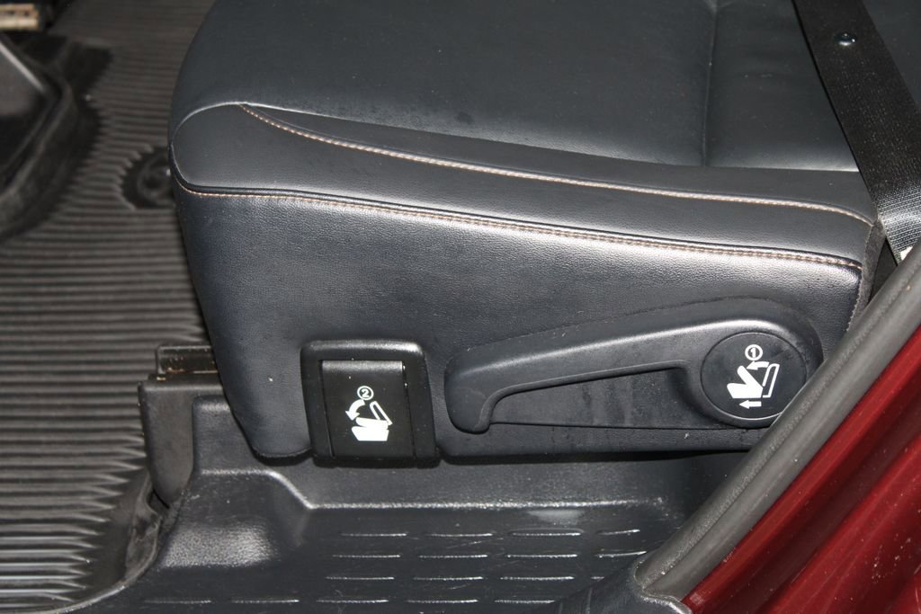 Used 2019 Toyota Highlander XLE image 18