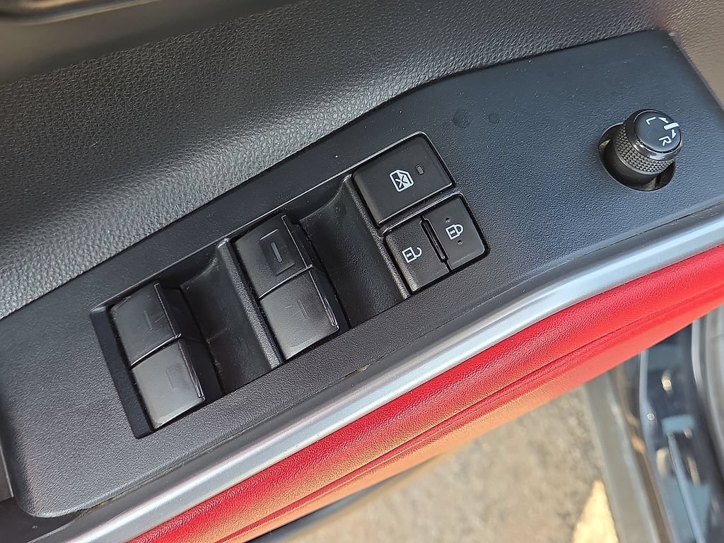 Used 2022 Toyota Highlander XSE FWD image 18