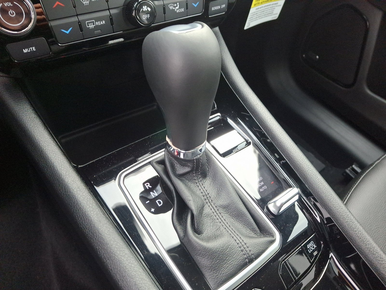 New 2025 Jeep Compass Limited w/ Sun & Sound Group image 12