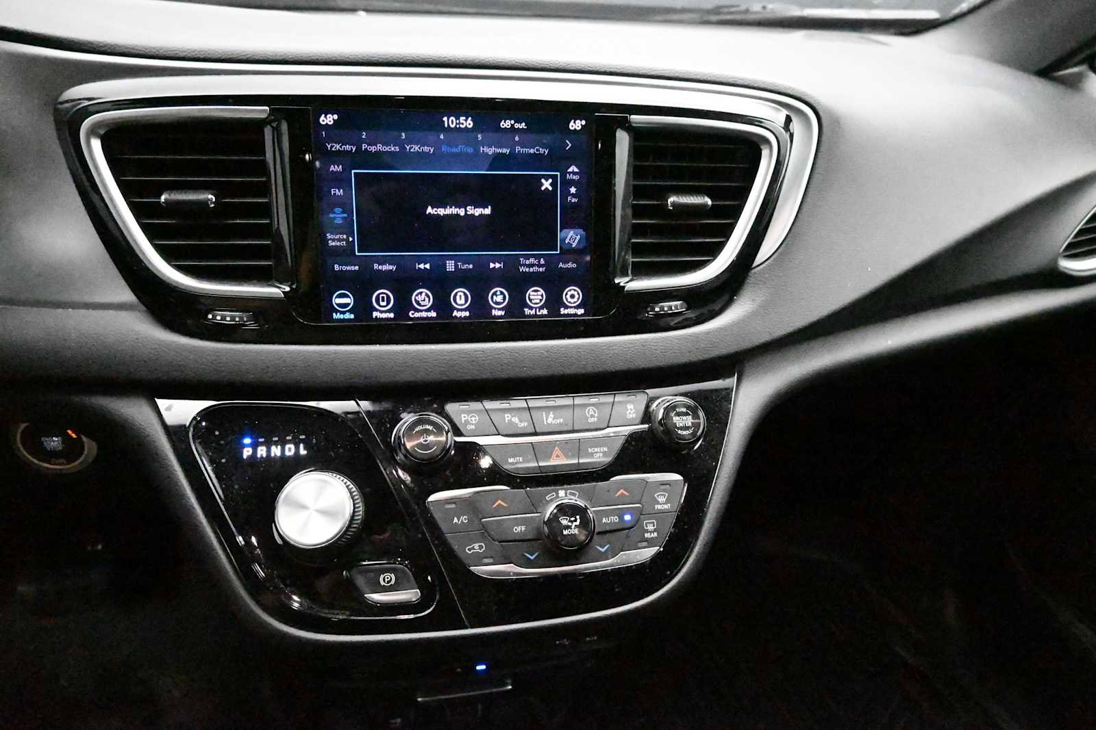 Used 2019 Chrysler Pacifica Touring-L Plus w/ Advanced Safetytec Group FWD image 11
