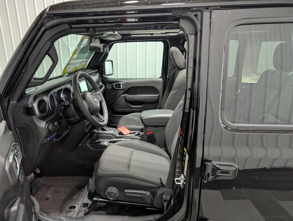 Used 2023 Jeep Wrangler Unlimited w/ Sun & Screen Package AWD/4WD image 14