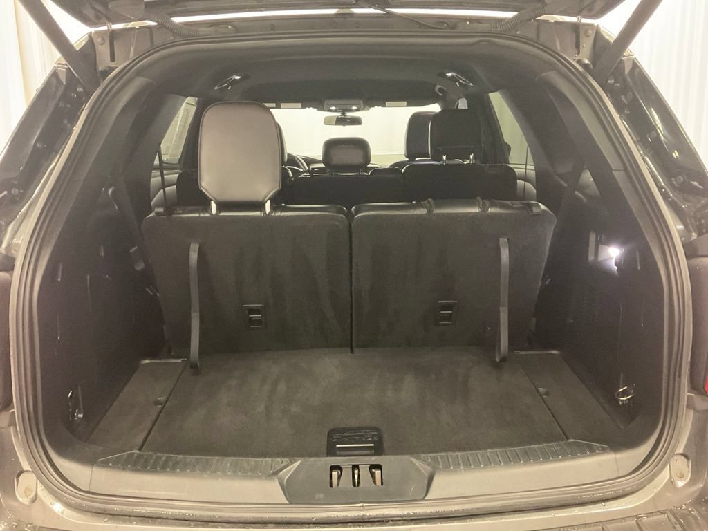 Used 2020 Ford Explorer XLT w/ Equipment Group 202A AWD/4WD image 9