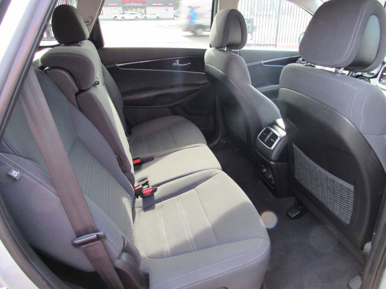 Used 2016 Kia Sorento LX w/ LX Convenience Package image 8