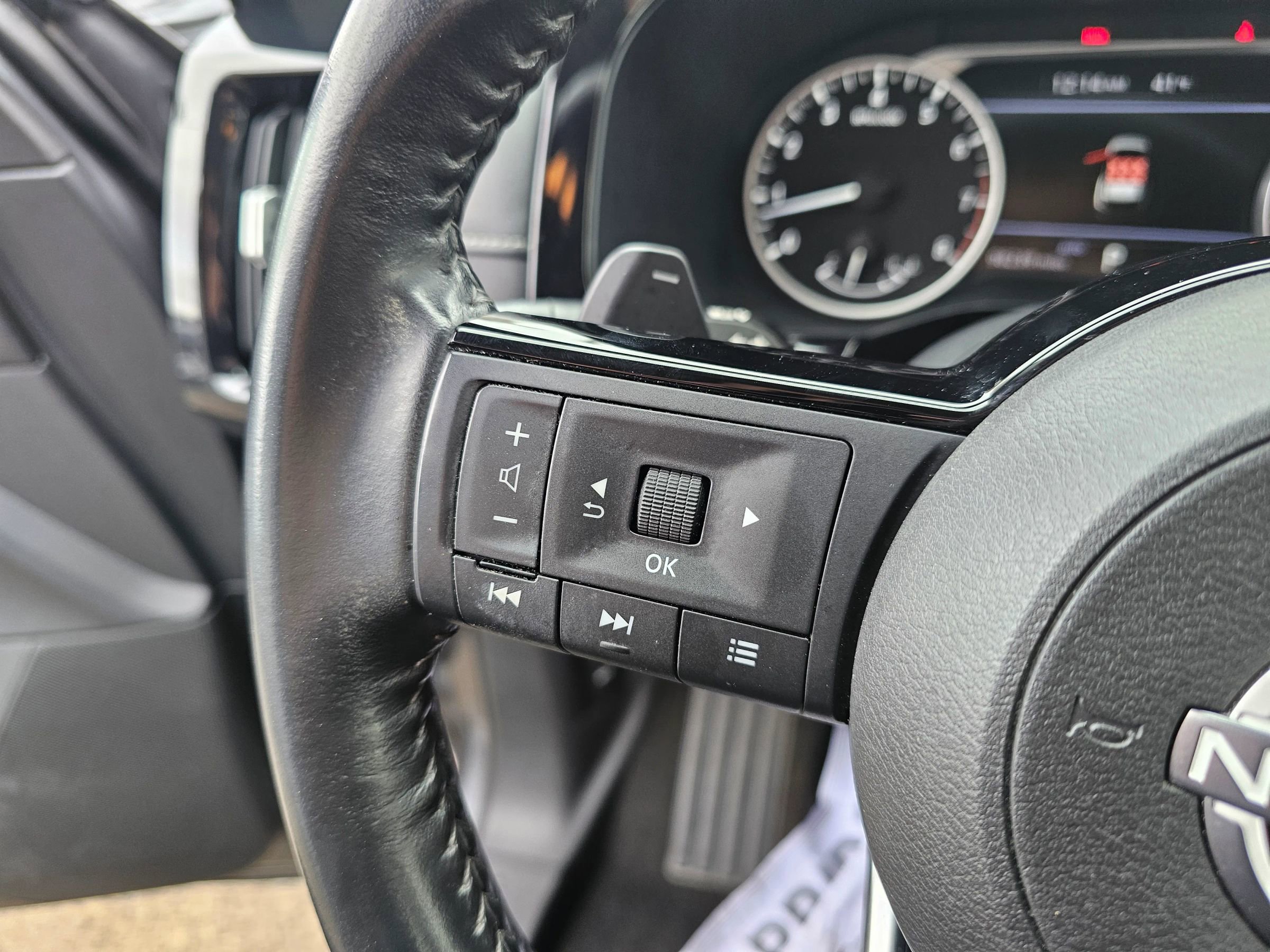 Used 2022 Nissan Pathfinder SV w/ Cargo Package image 19