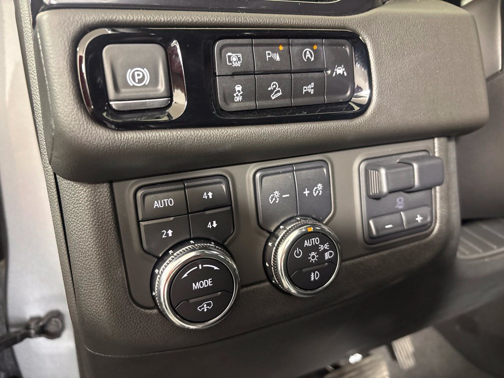 Used 2025 GMC Yukon AT4 w/ AT4 Premium Plus Package AWD/4WD image 24