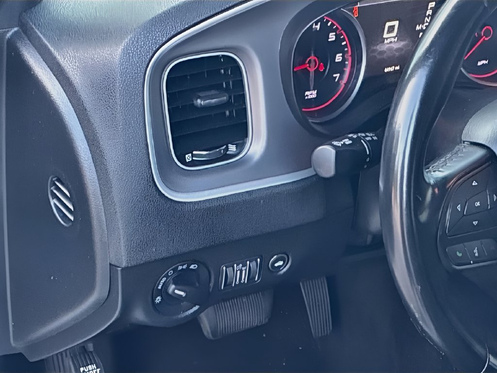 Used 2022 Dodge Charger SXT RWD image 10