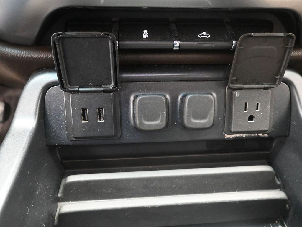 Used 2018 Chevrolet Silverado 1500 LT w/ Texas Edition image 29