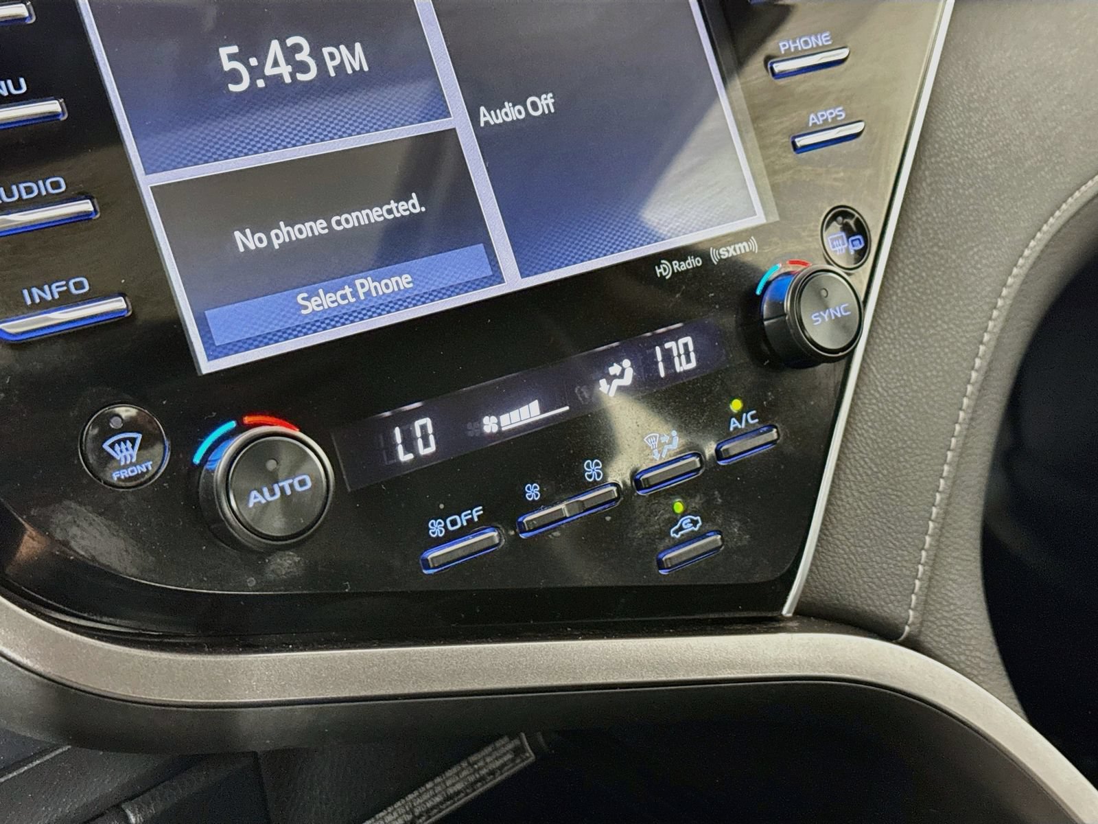 Used 2018 Toyota Camry SE FWD image 15