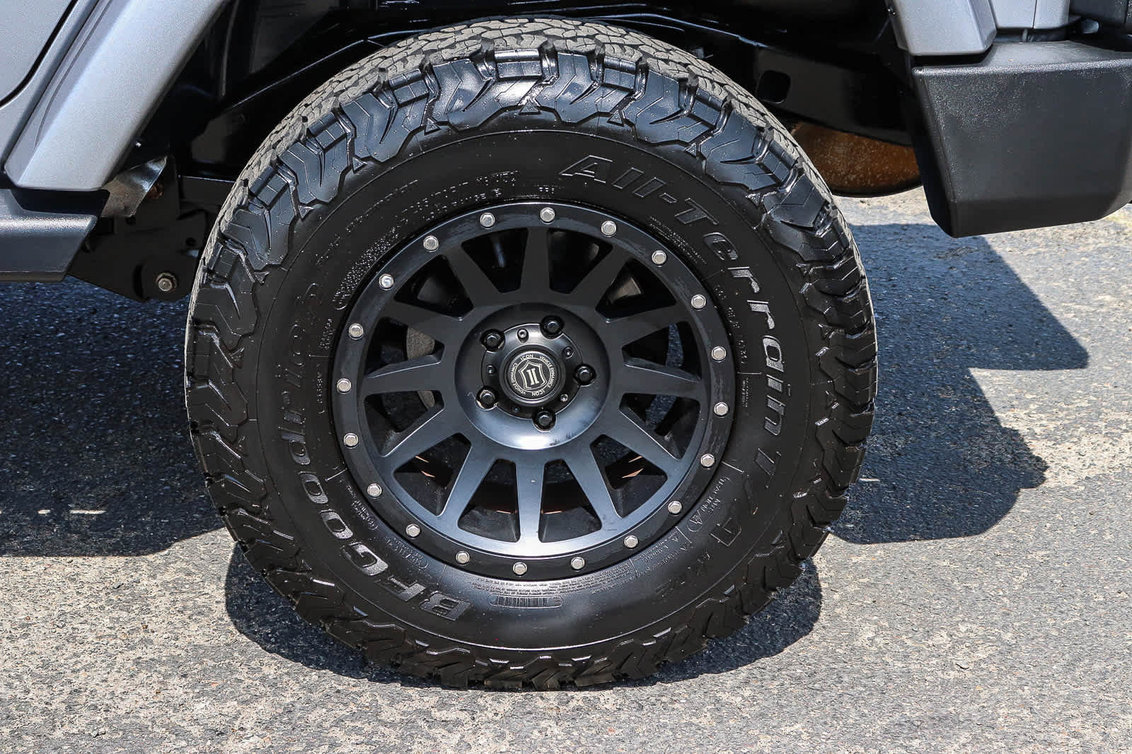 Used 2018 Jeep Wrangler Unlimited Sahara AWD/4WD image 12