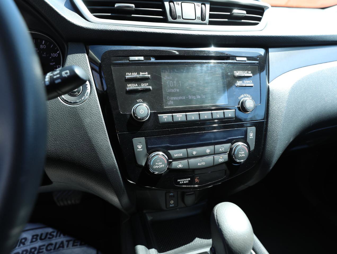 Used 2015 Nissan Rogue SV image 17