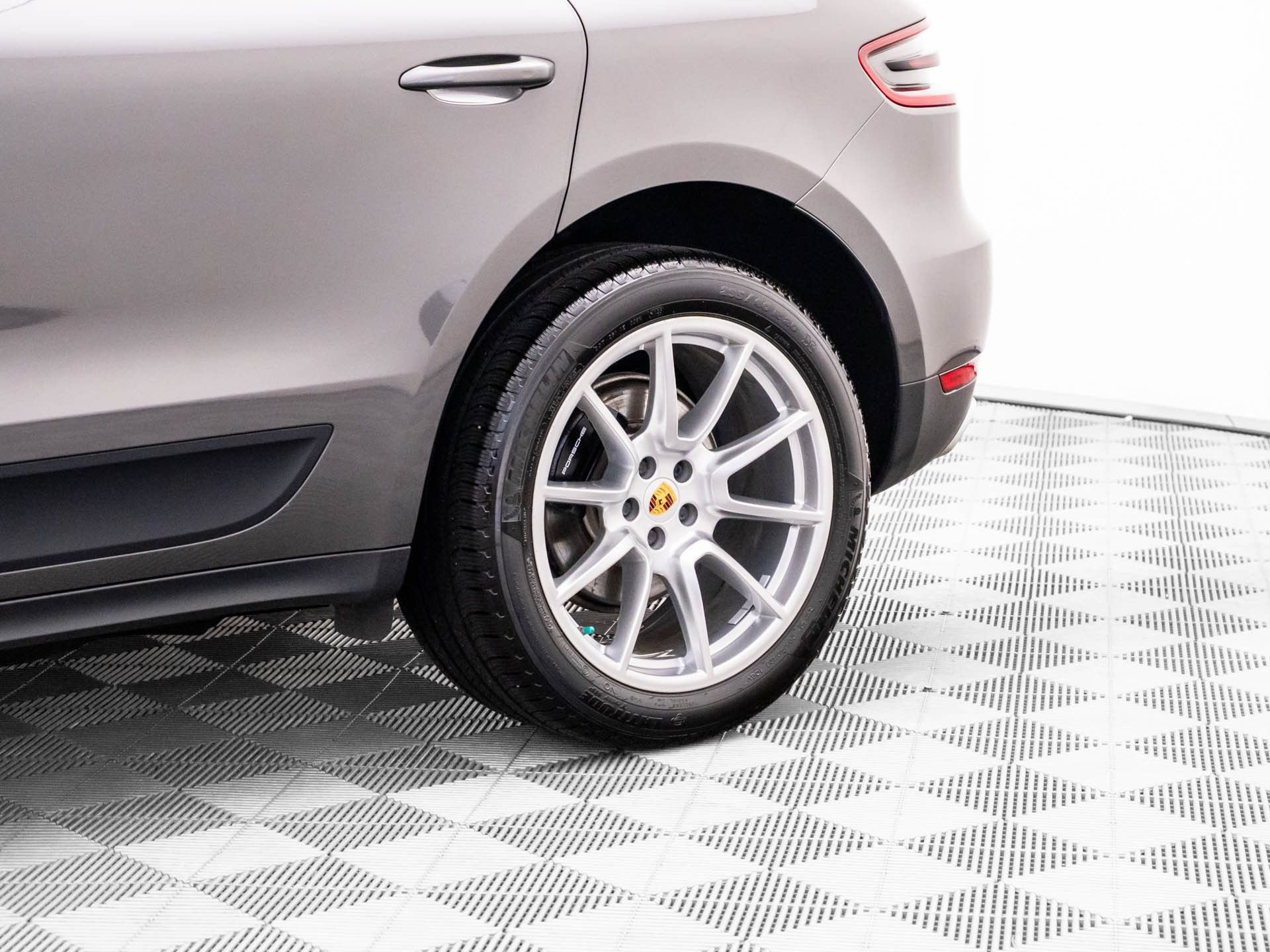 Used 2018 Porsche Macan image 37