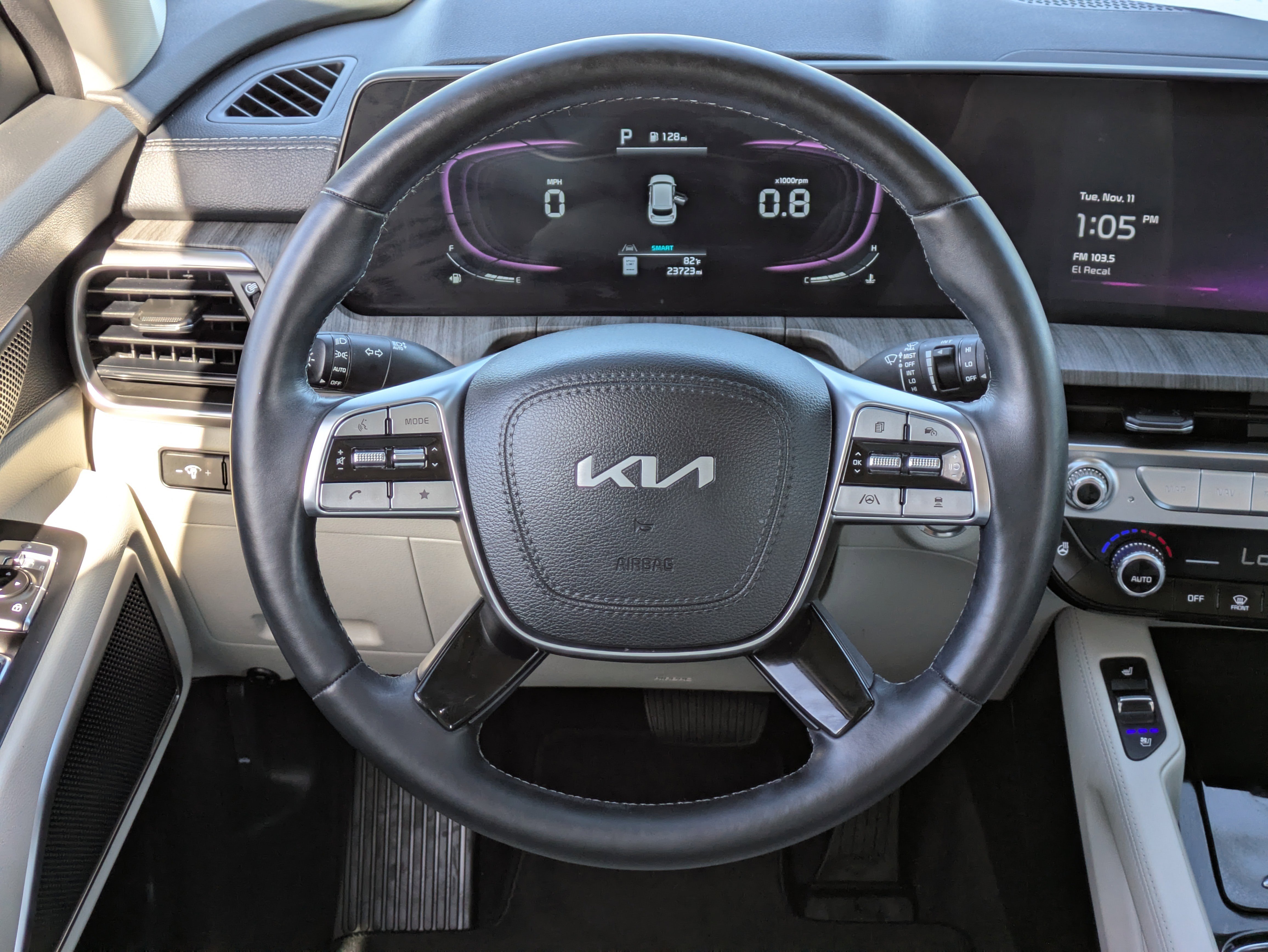 Used 2024 Kia Telluride EX w/ EX Captain's Chair Package image 22