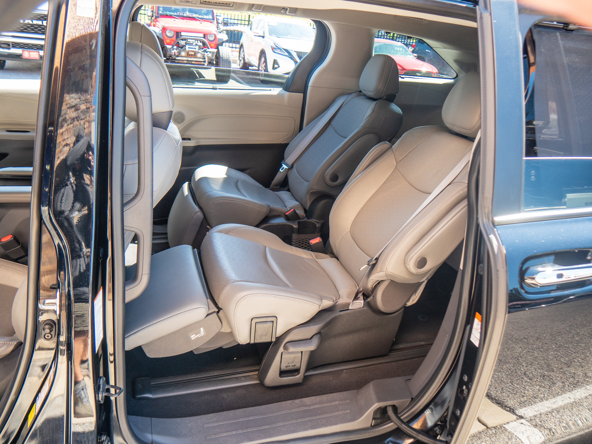 Used 2022 Toyota Sienna Limited AWD/4WD image 19