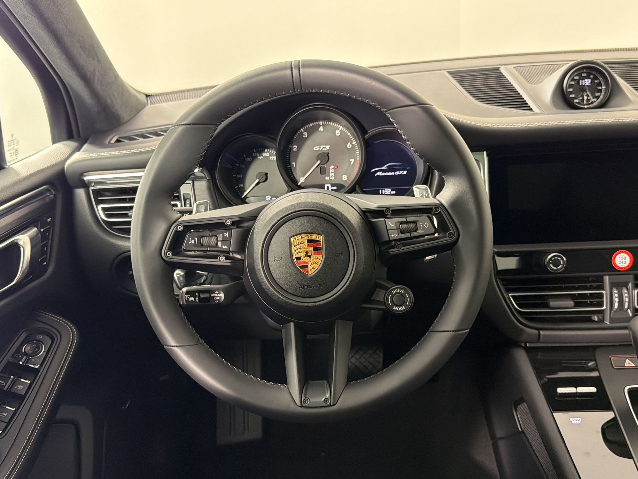 New 2026 Porsche Macan GTS AWD/4WD image 21