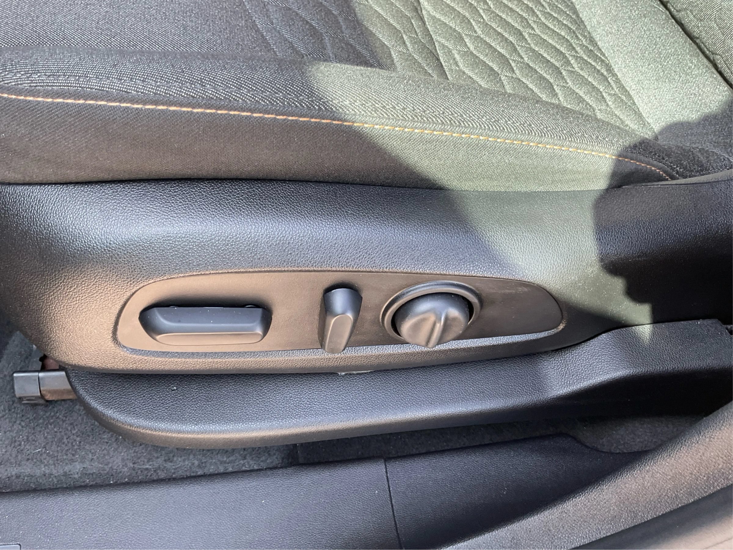 Used 2018 Chevrolet Equinox LT FWD image 18