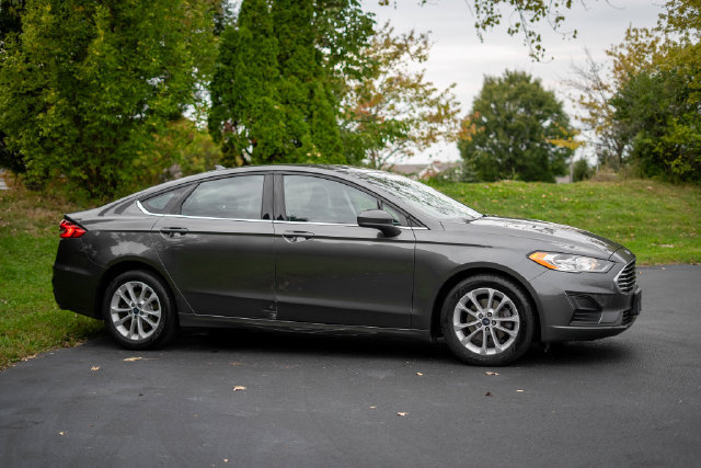 Used 2020 Ford Fusion SE FWD image 4