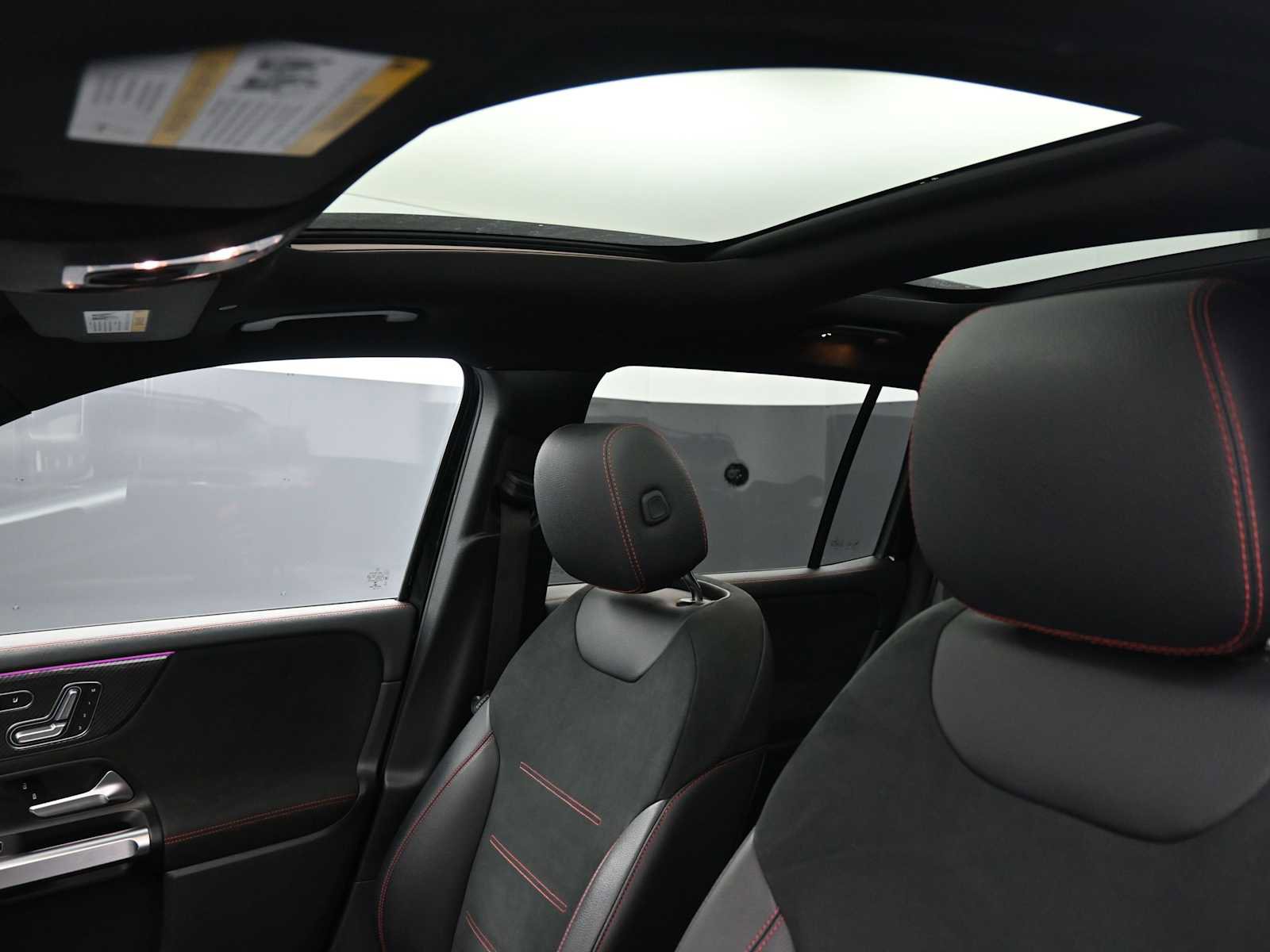 Used 2022 Mercedes-Benz GLB 250 4MATIC image 21