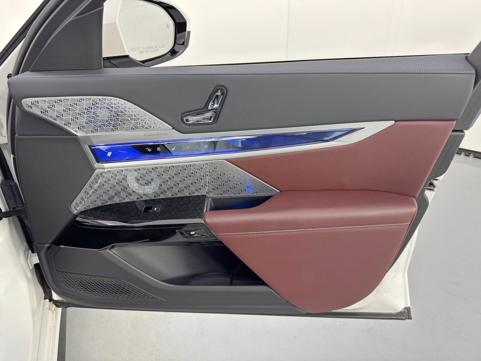 Used 2023 BMW i7 xDrive60 w/ Executive Package 2 image 56