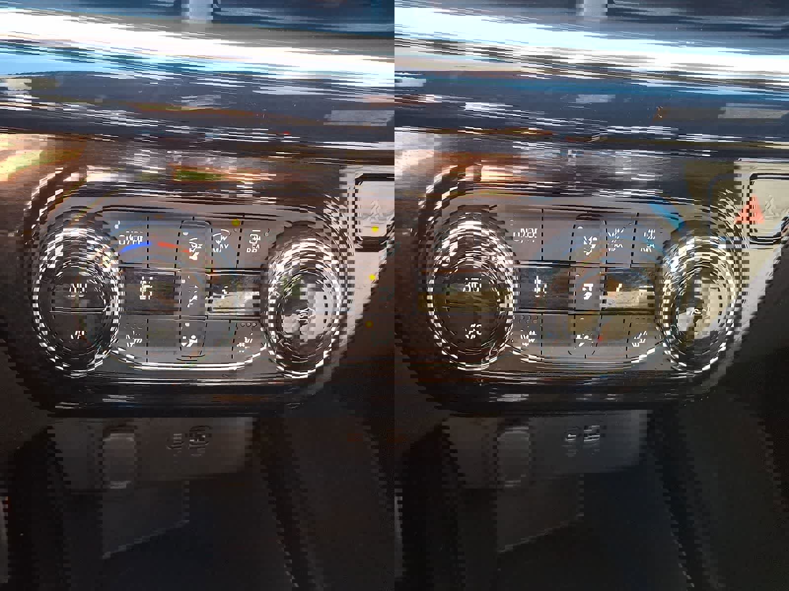 Used 2024 Chevrolet Trax RS w/ Driver Confidence Package image 16