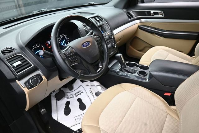 Used 2017 Ford Explorer XLT FWD image 18