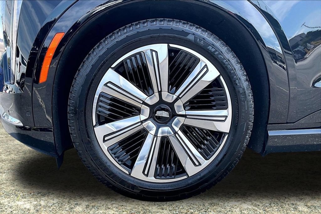 Certified 2025 Cadillac Escalade IQ Luxury 2 w/ LPO, Premium Carpet Package AWD/4WD image 34