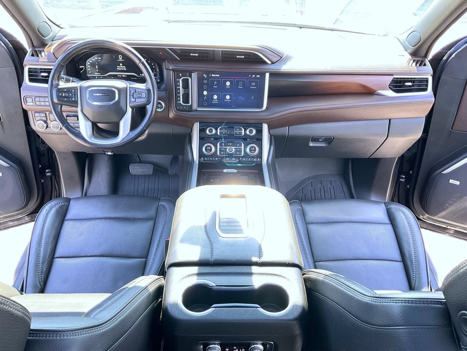 Certified 2022 GMC Yukon XL Denali w/ Denali Premium Package AWD/4WD image 12