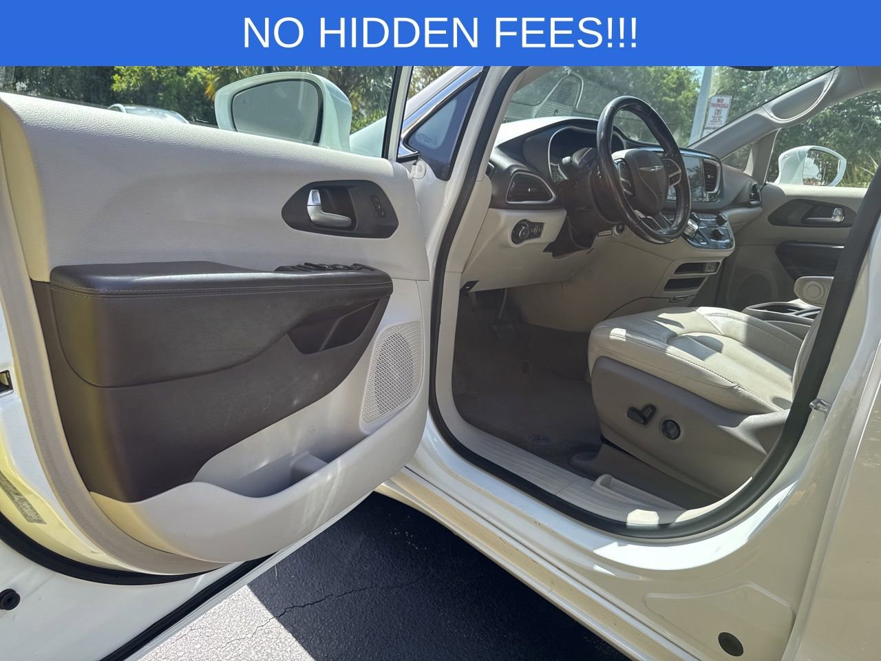Used 2020 Chrysler Pacifica Touring-L w/ Advanced Safetytec Group FWD image 19