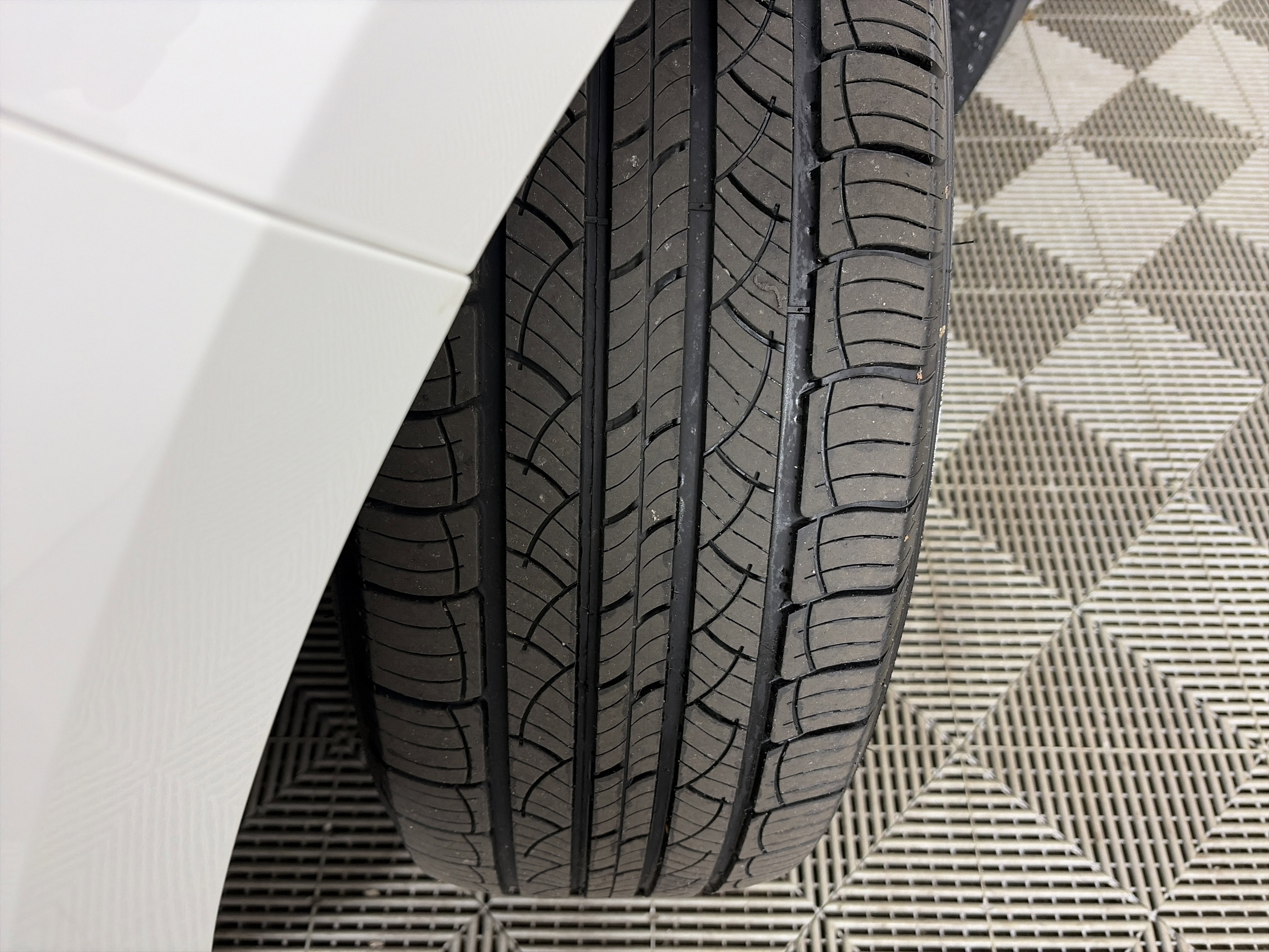 Used 2023 Ford Edge SEL image 2