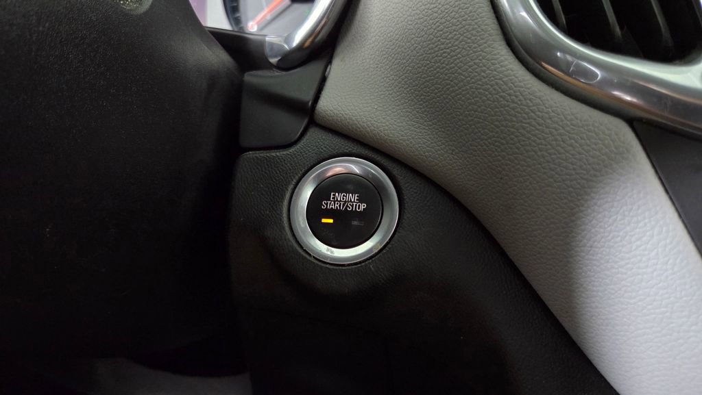 Used 2020 Chevrolet Equinox LS AWD/4WD image 21
