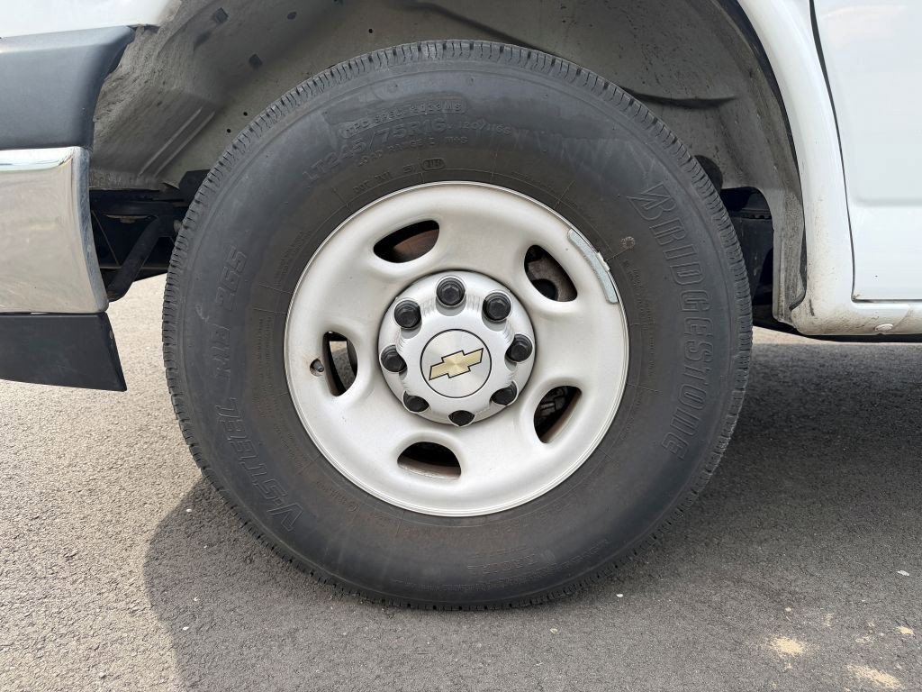Used 2024 Chevrolet Express 2500 w/ Driver Convenience Package image 9